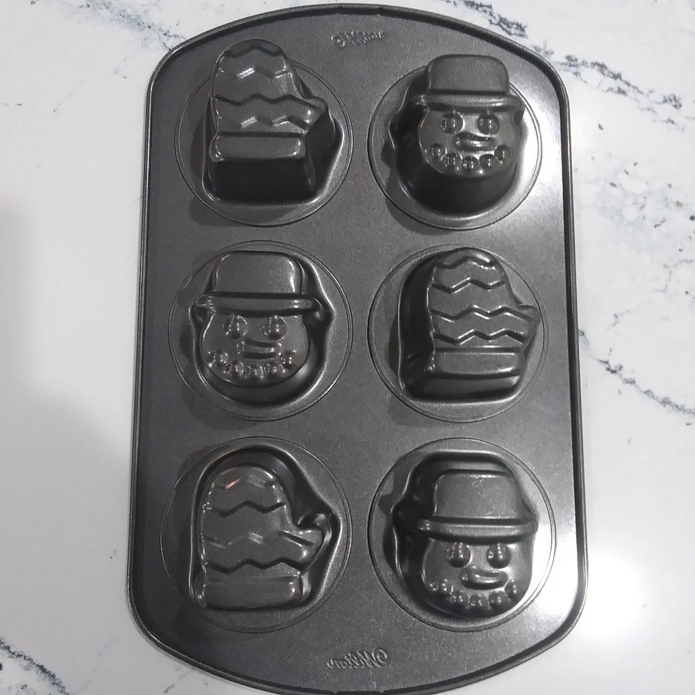 Wilton Mini Snowman and Mitten Pan